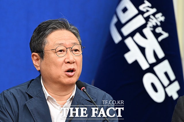 <b>황희</b>, '버스하우스' 논란에 "청년들께 심려·실망 드려 죄송"
