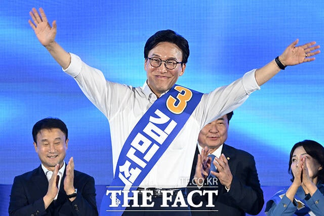 김민석, 선두 굳혔다…<b>최고위원</b>은 '최민희' 우세(종합)
