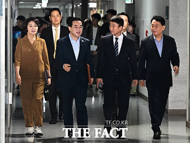 <b>박홍근</b> "<b>반도체</b>로 증대된 <b>세수</b>, '재정 안정화' 장치로 <b>활용</b>"