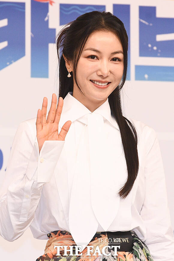 <b>김옥빈</b>, 결혼 10개월 만에 <b>임신</b>…"모든 게 새롭고 신기"