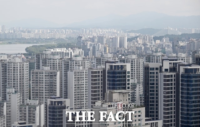 서울 <b>아파트값</b> 0.20%↑…<b>강남3구</b>는 일제히 <b>하락</b>