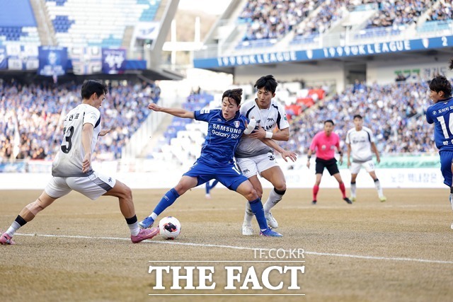 [그래도 K리그] <b>이정효</b>의 ‘공격 본능’ vs 김도균의 ‘밸런스 축구’,...