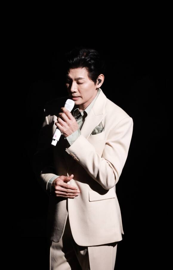 [TF현장] '낭만'이 넘쳤던 김용필 부산 <b>콘서트</b> '뷰티풀 라이프'