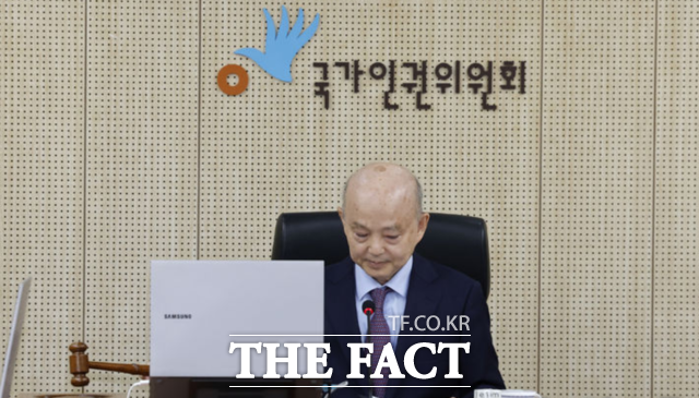 <b>인권위</b>, '윤석열 방어권 보장 폐기‘ <b>안건 상정</b>…의결은 불발
