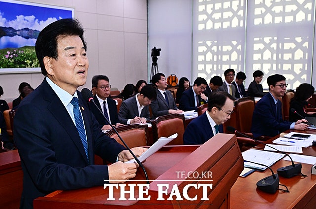 <b>현안보고</b>하는 <b>정동영</b> 통일부 장관 [포토]