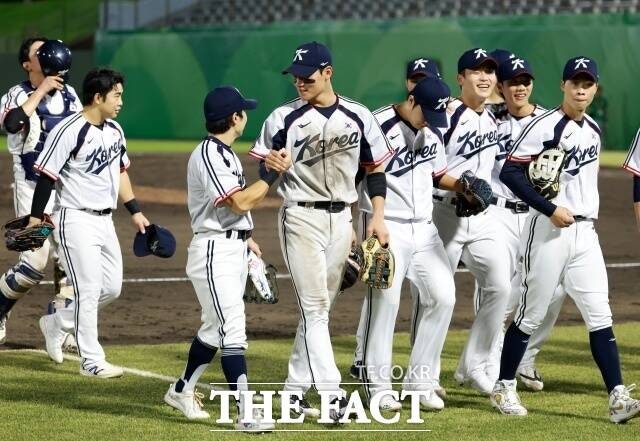 [아시안게임] 곽빈 무피안타·<b>윤동희 솔로포</b>…한국, 대만 5-0 완승