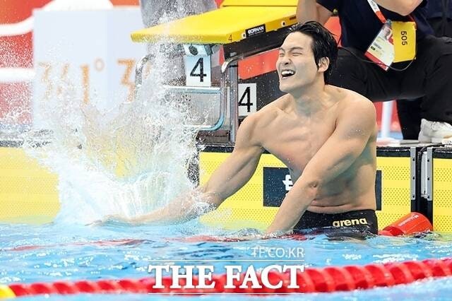 [<b>아시안게임</b>] 금빛 물살 김영범, 자유형 50ｍ 대회 금메달