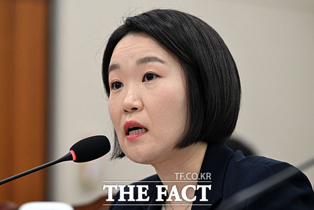 이소영 중소벤처기업부 장관 후보자가 15일 오전 서울 여의도 국회에서 열린 인사청문회에 참석해 질의에 답변을 하고 있다. /국회=서예원 기자
