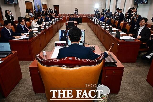 지난 22일 서울 여의도 국회에서 산업통상자원중소벤처기업위원회 전체회의가 열리고 있다. /배정한 기자