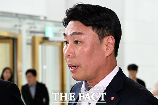 지난해 말 대표이사 내정에 이어 올해 3월 공식 선임된 정현석 대표 체제에서 롯데백화점의 '선택과 집중' 전략이 점포와 인력 운영 전반으로 확대될지 주목된다.정 대표가 지난 7월 서울 송파구 롯데월드타워에서 열린 