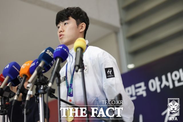 아시안게임 축구대표팀 주장 이기혁이 지난 4일 인천공항에서 귀국 인터뷰를 하고 있다./KFA