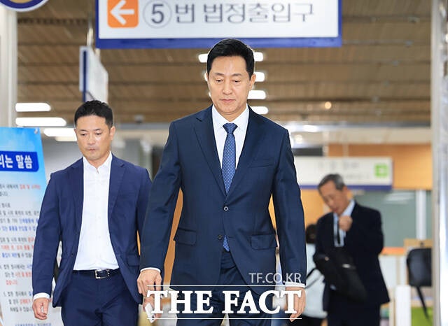 윤석열 전 대통령이 정치 브로커 명태균 씨의 무상 여론조사 제공 사건 항소심에서 무죄를 선고받으면서,같은 재판부가 심리하는 오세훈 서울시장의 여론조사 비용 대납 사건 결론에 관심이 쏠린다.지난달 11일 서울 서초