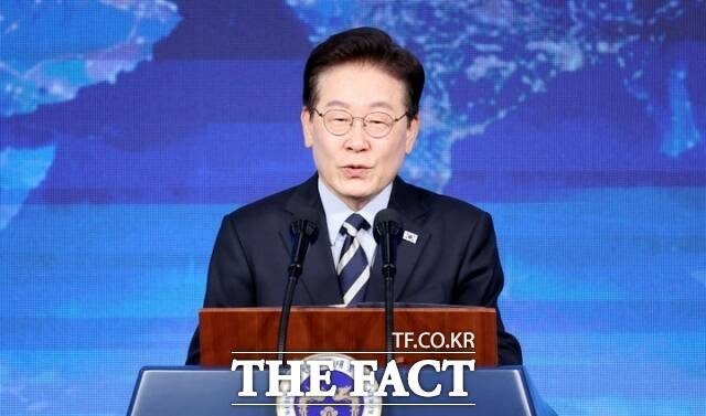 '북극항로 뚫고 <b>HMM</b> 닻 올렸다'…부산 '해양수도' 시동