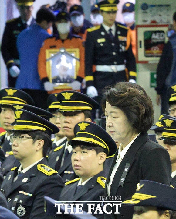 [2026 국감] <b>추미애</b>, 김진석 소방위 영결식 직후 국감서 거듭 <b>사과</b>