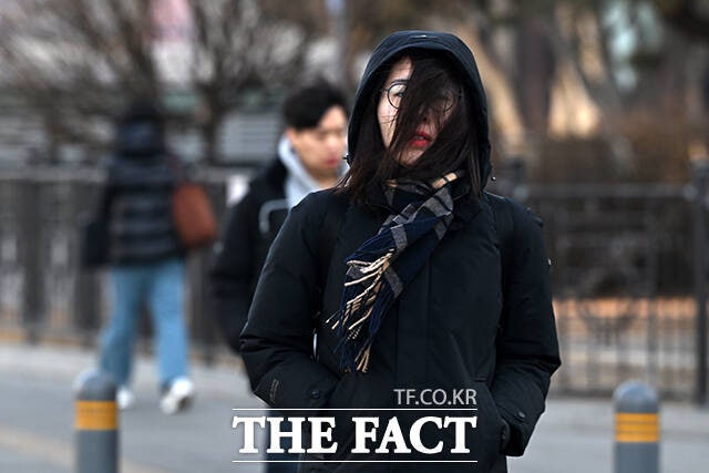 전국 곳곳 <b>한파주의보</b>…내일 아침 0도 '뚝'