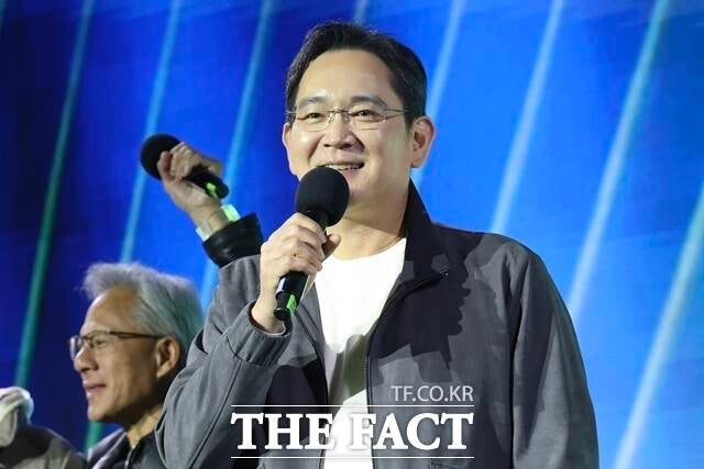 <b>이재용</b>, 취임 4주년에 <b>로봇</b> 전담조직 방문…휴머노이드 개발 <b>점검</b>