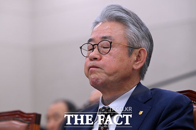 경찰, '뇌물수수 의혹' <b>강호동 농협</b>중앙<b>회장 3차 조사</b>