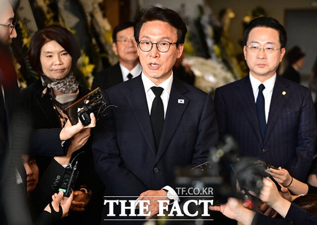 김민석, <b>최불암</b> 빈소 <b>조문</b>..."30년 전 총선 경쟁 영광" [TF사진관]