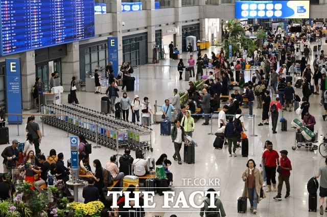 <b>인천공항 발권</b> 시스템 12시간 만에 <b>복구</b>…항공사 업무 정상화