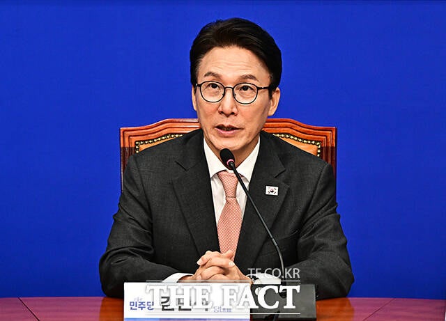 <b>민주</b> 35% 최저치·<b>국힘</b> 30% 최고치…<b>최소</b> <b>격차</b>로 좁혀졌다