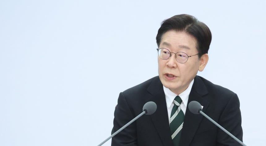 President Lee Jae Myung speaks at a meeting held at the Ministry of National Defense in Yongsan Dist