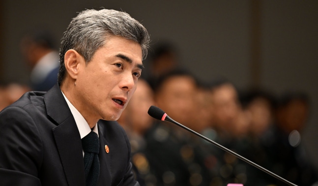 Minister of National Defense Kang Shin-chul answers lawmakers’ questions during a National Assembly audit on Oct. 7. JOINT PRESS CORPS