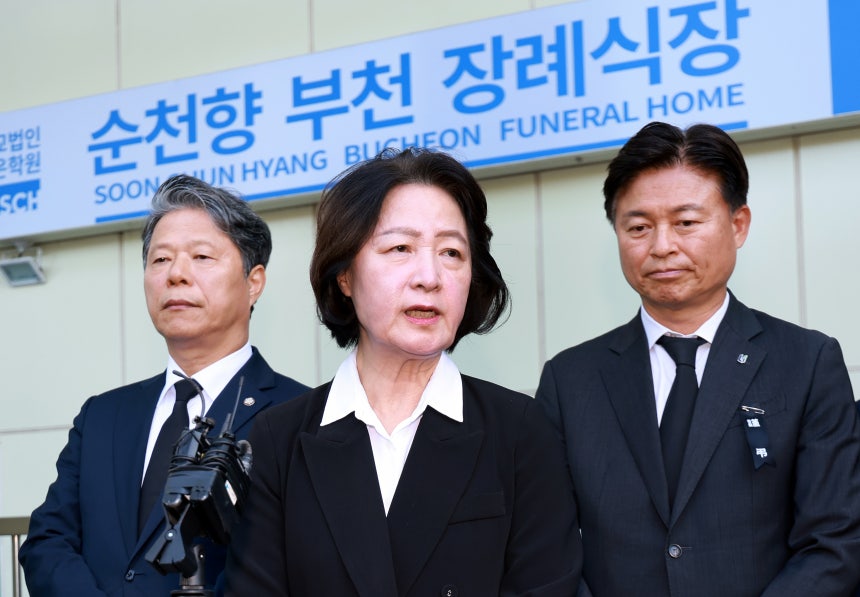 Gyeonggi Gov. Choo Mi-ae, center, answers questions from reporters on Oct. 17 after visiting the funeral hall of fire li