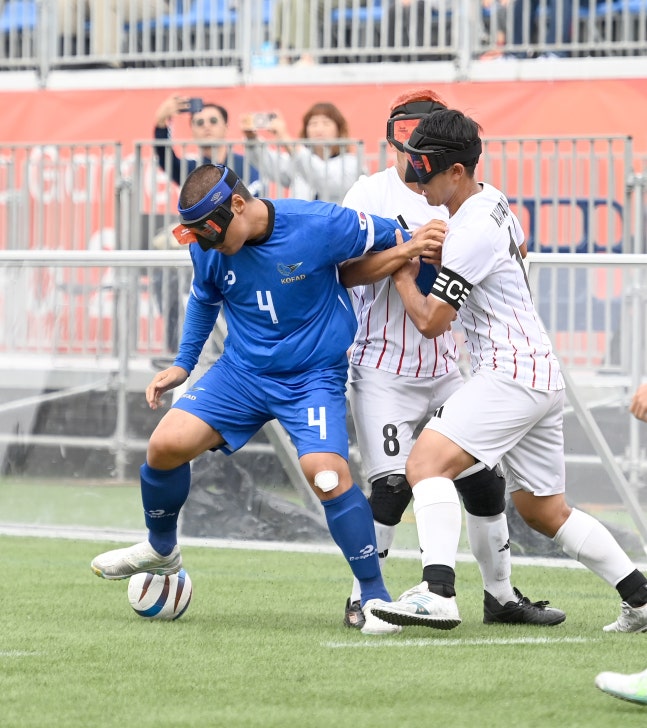 Korea and Japan face off in a blind football match at the Aichi-Nagoya 2026 Asian Para Games on Oct. 19. JOINT PRESS CORPS