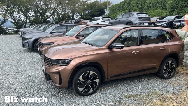 The side view of the Renault Grand Koleos. The Grand Koleos offers a total of five exterior color options: two new colors, Satin Urban Gray (*Esprit Alpine exclusive) and Mineral Copper, and two metallic colors, Urban Gray and Metallic Black, as well as Cloud Pearl color, allowing for a sturdy and luxurious feel. / Photo=Reporter Jung Min-joo