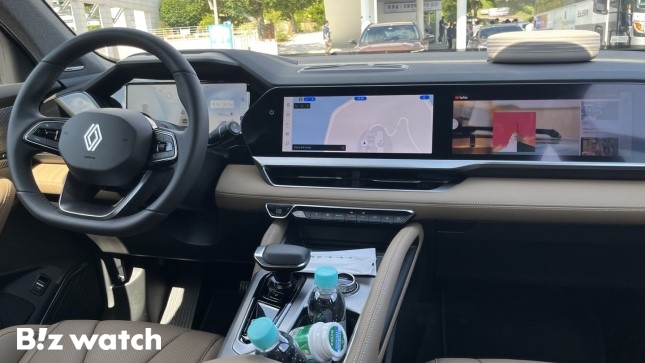 The front row of the Grand Koleos. The Grand Koleos provides rich entertainment through the openR panoramic screen. / Photo=Reporter Jung Min-joo