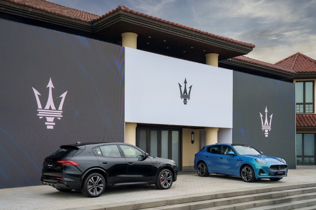 Left: Grancabrio Fulgore Nero Tempesta, Right: Grancabrio Fulgore Dark Aurora./Photo=Maserati Korea