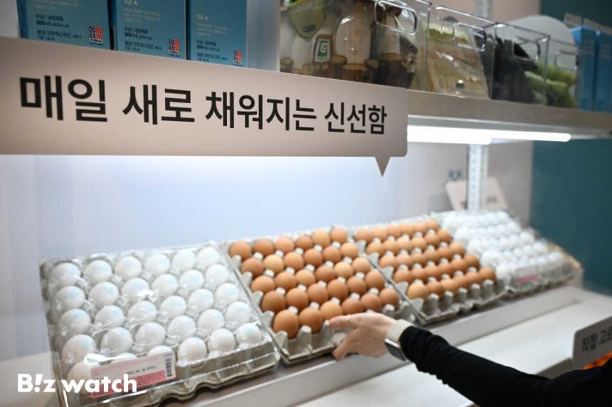 배달의민족(배민) 운영사 우아한형제들이 9일 서울 성동구 성수동에서 일상 속 대표 장보기 아이템인 '계란'을 테마로 한 온·오프라인 통합 프로모션 '배민 계란프라이데이'를 진행하고 있다./사진=이명근 기자 qwe12