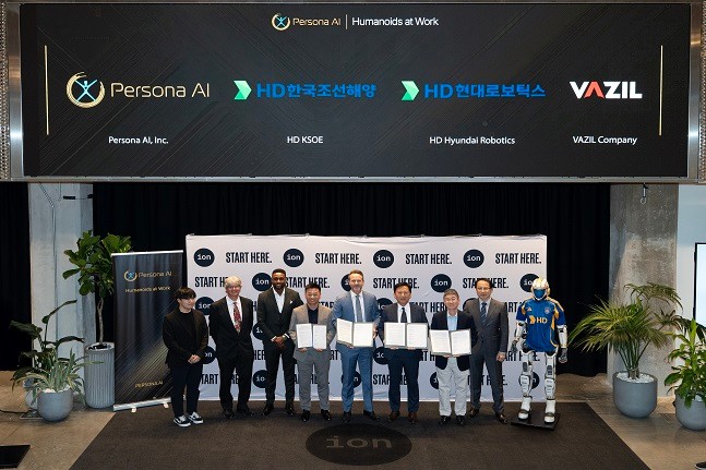 HD한국조선해양,HD현대로보틱스가 최근 미국 휴스턴에서 페르소나&#160;AI,바질컴퍼니와 '조선 용접용 휴머노이드 개발을 위한 업무협약(MOU)'을 체결했다.&#160;사진 오른쪽 두 번째부터&#160;송영훈&