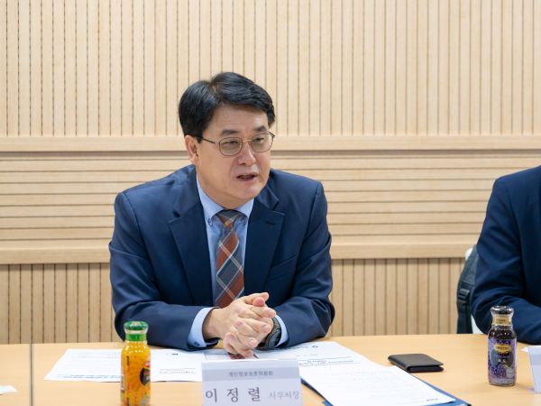 24일 서울 종로구에서 진행된 개인정보보호위원회 마이데이터 및 AI 특례 관련 소비자 간담회에서 이정렬 개인정보보호위원회 사무처장이 발언하고 있다./사진=왕보경 기자