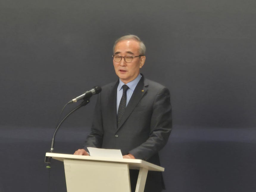 김영섭 KT대표가 30일 서울 광화문 KT사옥에서 지난 침해사고에 대해 사과 발표를 하고 있다./사진=비즈워치