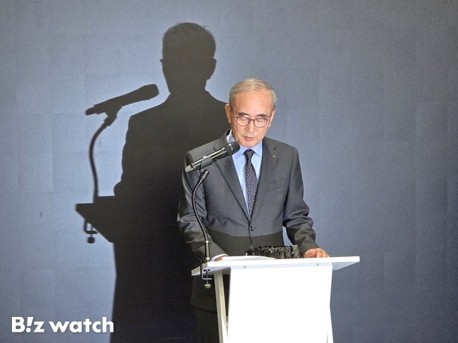 김영섭 KT 사장이 지난 9월 11일 서울 종로구 KT 광화문 사옥에서 침해사고 관련 사과를 하고 있다./사진=비즈워치