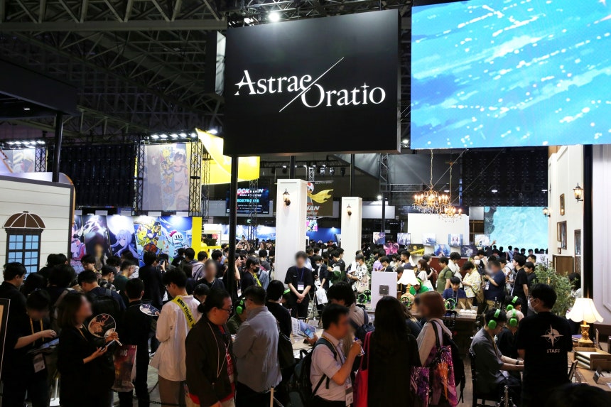 엔씨가 선보인 '아스트라에 오라티오' 부스에 관람객들이 줄을 서고 있다./사진=엔씨 제공