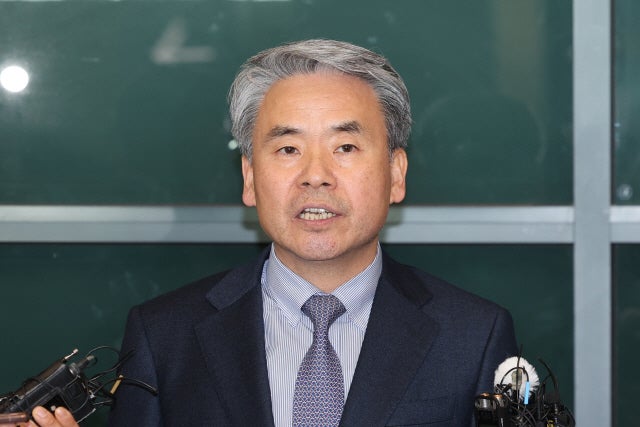 <b>민주</b>, '<b>이종섭</b> 출국' 논란 관련 윤 <b>대통령</b> 공수처 고발