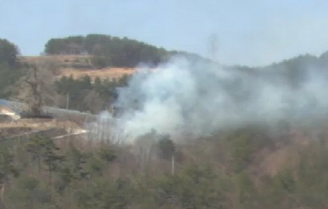 <b>삼척</b> 도계 늑구리 산불 헬기 3대 동원 30분만에 <b>진화</b>