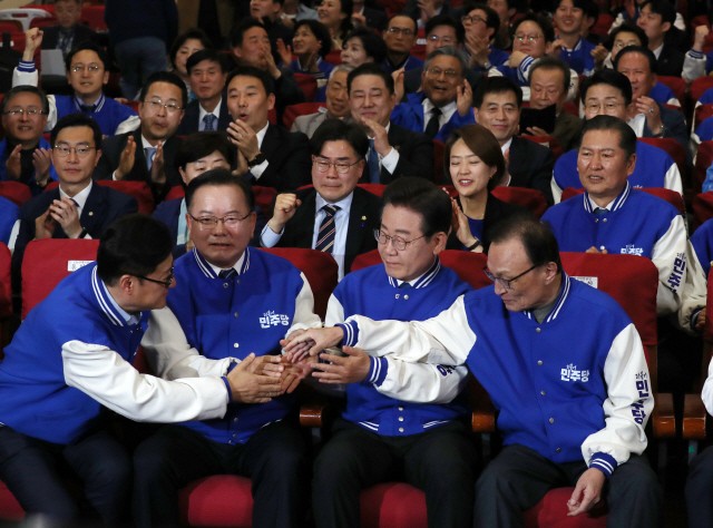 [속보] "범야권, 200석 안팎 압승 전망…<b>국민의힘</b> 참패" [지상파3사 출구조사...