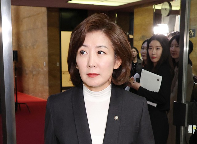 <b>나경원</b>, <b>정우성</b> 혼외 출산 논란에 "프랑스식 <b>등록동거혼</b> 도입할 때"