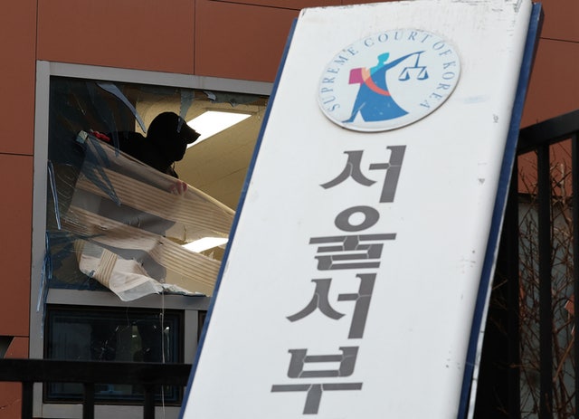 경찰, '<b>서부지법 난동</b>' 전광훈 교회 <b>특임전도사</b> 1명 추가 체포