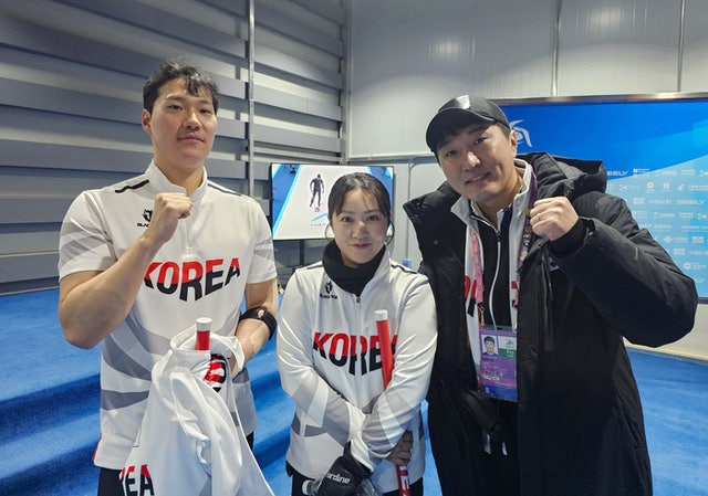 [아시안게임] 한국 첫 메달 강원전사들이 해낸다…<b>컬링 믹스더블</b>, 은메...