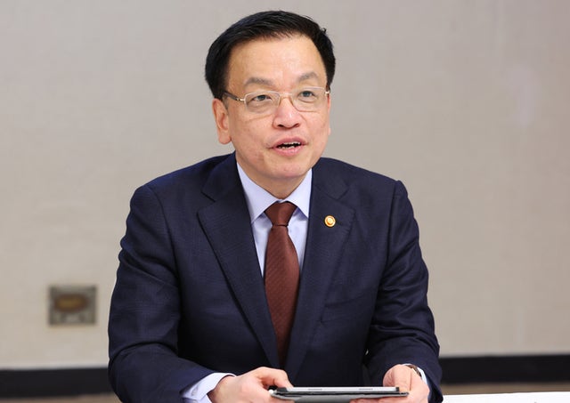 [속보] <b>최상목</b> 대행 "<b>의료개혁</b>, 또 미루면 정부 직무 유기"