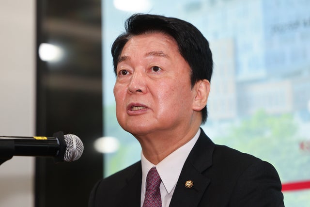 [속보] <b>안철수</b>, 10대 공약 발표… "제2의 과학입국 만들겠다"