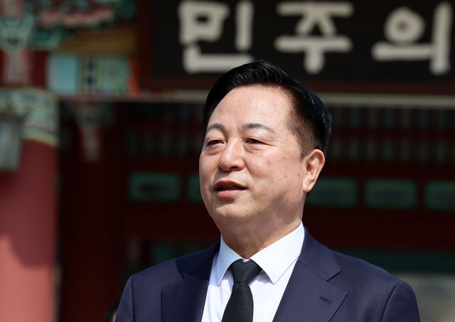 <b>김두관</b>, <b>민주당</b> 대선 <b>경선 불참</b>…"김대중·노무현정신 저버려"