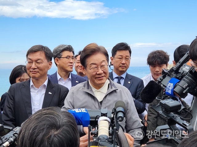 ▲ 더불어민주당 이재명 후보가 3일 강릉 안목커피거리를 찾았다.이연제
