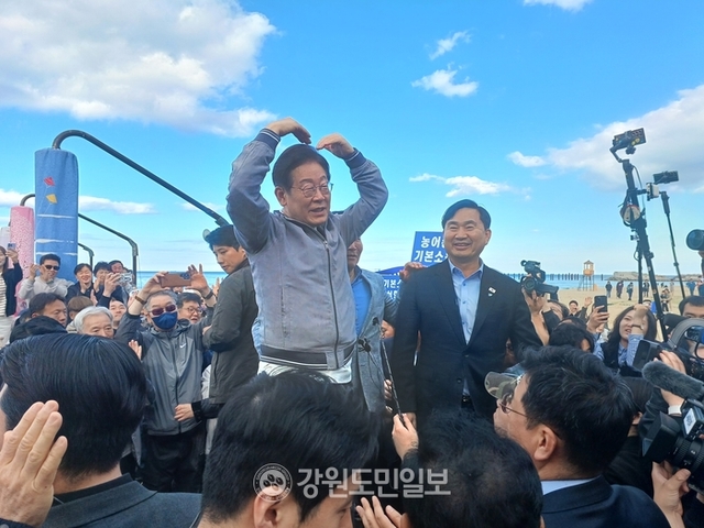 ▲ 더불어민주당 이재명 대선 후보는 3일 삼척을 방문해 '골목골목 경청투어'를 이어갔다.
