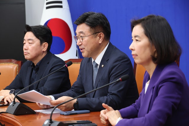 윤호중 "<b>김문수</b>, 표 아쉬워 <b>계엄</b> 위장<b>사과</b>…尹부터 출당시켜야"