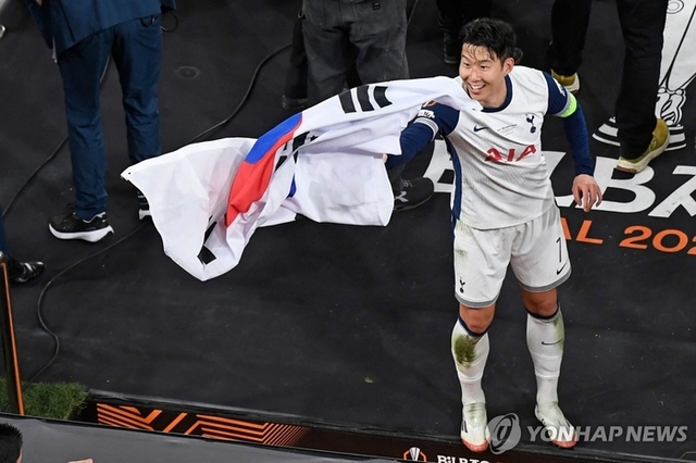 '<b>무관 탈출</b>' <b>손흥민</b> "꿈 이뤄져… 오늘만큼은 나도 토트넘 레전드"